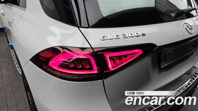 Mercedes-Benz GLE-Class 2019 — Photo 15/31