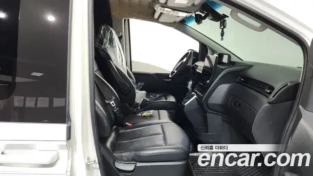 Hyundai Staria 2023 — ფოტო 29/36