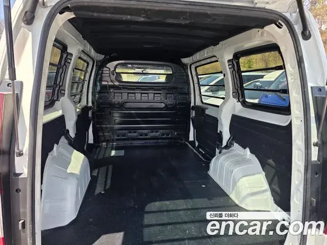 Hyundai Staria 2023 — Фото 15/20