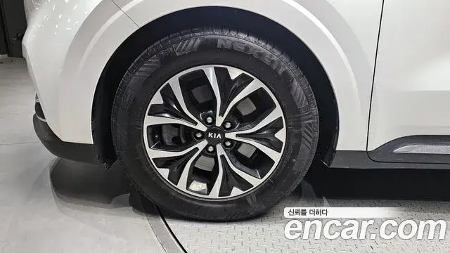 Kia Carnival 2021 — Photo 5/20
