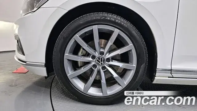 Volkswagen Passat GT 2022 — Şəkil 24/33