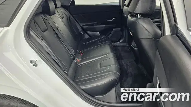 Hyundai The New Avante Hybrid 2021 — Photo 7/20