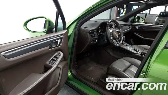 Porsche Macan 2021 — Photo 10/20