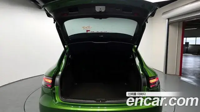 Porsche Macan 2021 — Photo 20/20