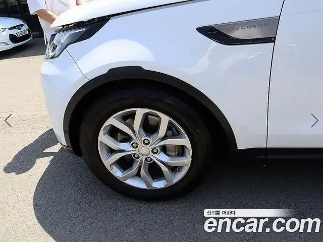Land Rover Discovery 5 2019 — ფოტო 14/20