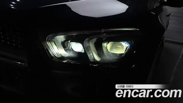 Mercedes-Benz GLE-Class 2021 — Photo 16/34