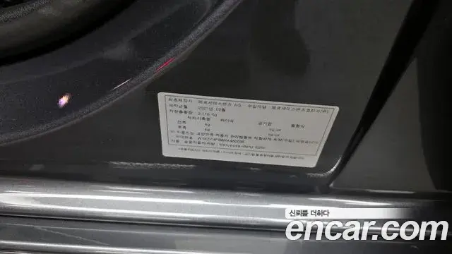 Mercedes-Benz E-Class 2021 — Photo 10/32