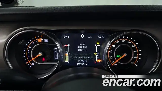 Jeep Wrangler 2018 — ფოტო 16/20
