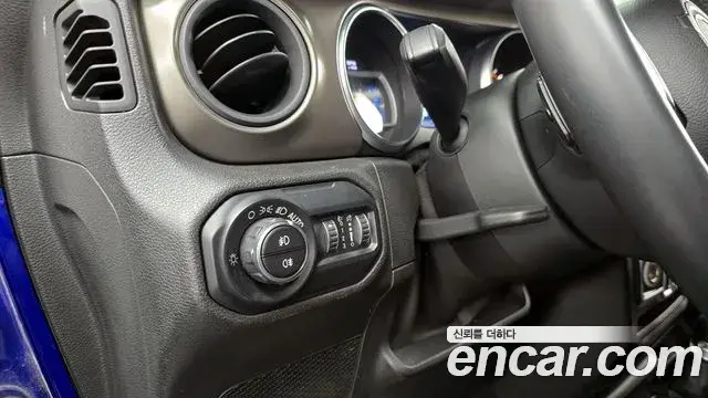 Jeep Wrangler 2018 — ფოტო 20/20