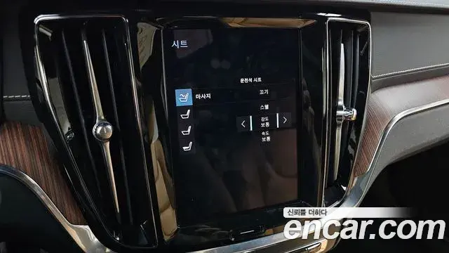 Volvo V60 Cross Country 2021 — Photo 4/20