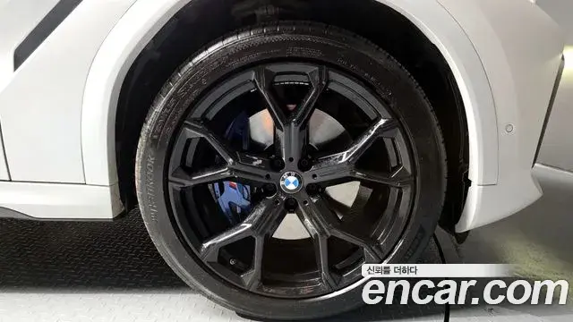 BMW X6 2022 — ფოტო 26/34