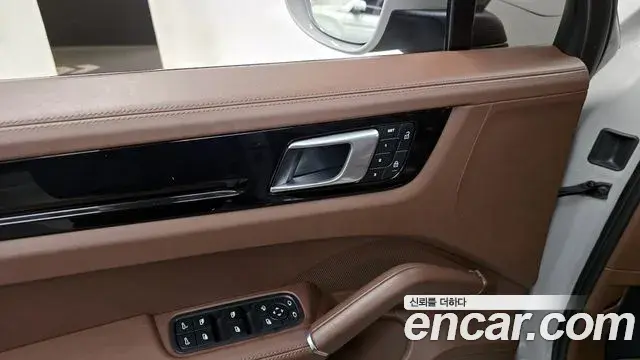 Porsche Cayenne 2022 — ფოტო 22/34