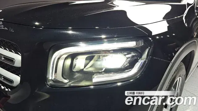 Mercedes-Benz GLB-Class 2021 — Şəkil 20/36