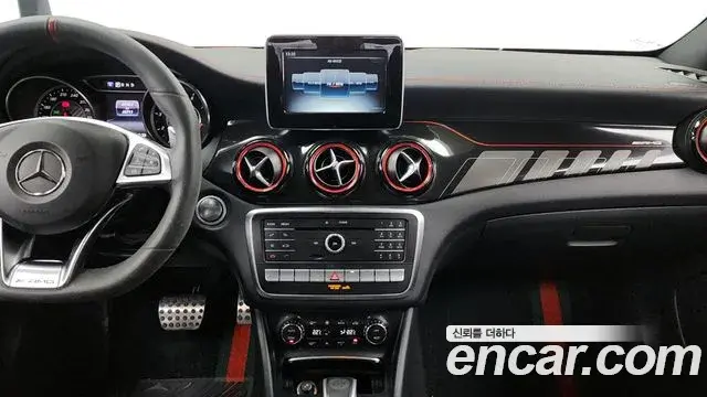 Mercedes-Benz GLA-Class 2019 — Фото 14/20