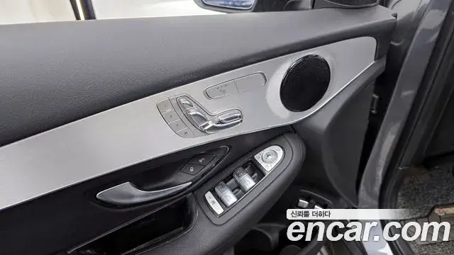 Mercedes-Benz GLC-Class 2018 — Photo 23/32