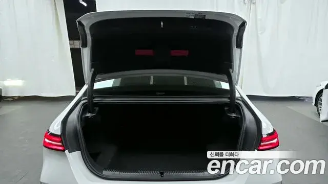 BMW 5 Series 2024 — ფოტო 22/33