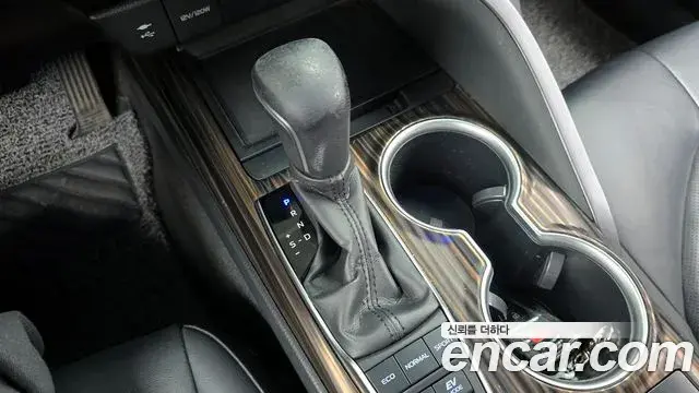 Toyota Camry 2019 — Photo 27/28