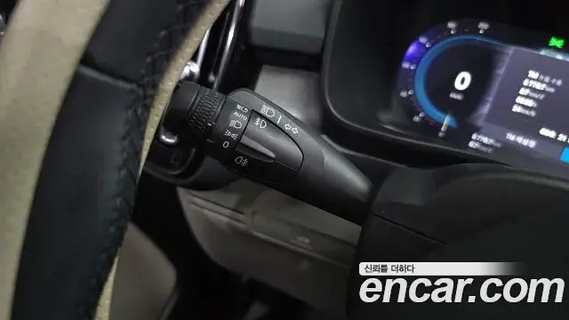 Volvo XC40 2022 — Şəkil 31/33
