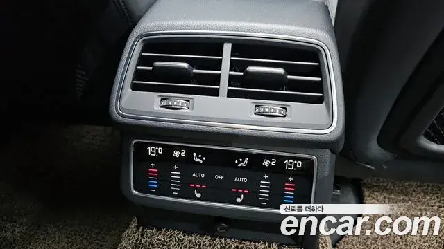 Audi A6 2021 — ფოტო 22/34