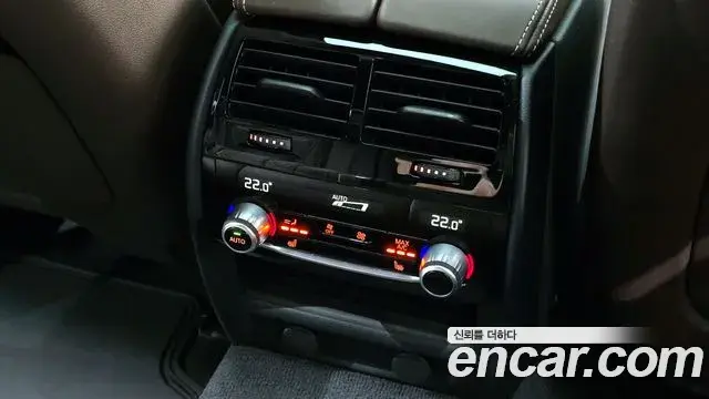 BMW 5 Series 2018 — Şəkil 25/30