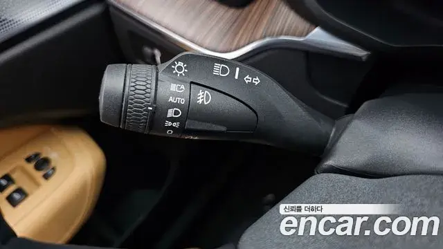 Volvo XC60 2021 — ფოტო 30/35