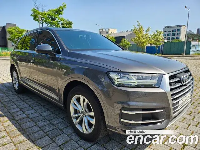 Audi Q7 2019 — Şəkil 9/20