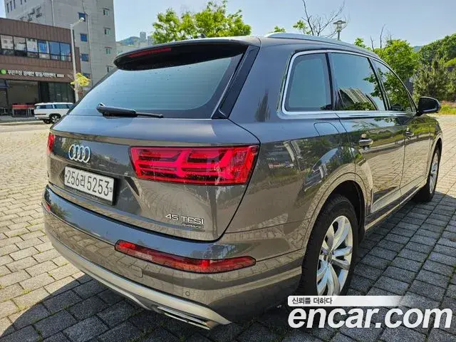 Audi Q7 2019 — Şəkil 19/20