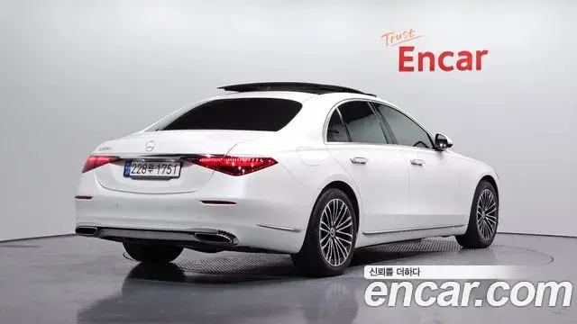 Mercedes-Benz S-Class 2023 — Photo 2/20