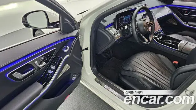 Mercedes-Benz S-Class 2023 — Photo 10/20