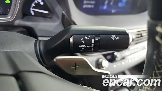 Lexus LS500h 2018 — Şəkil 26/34