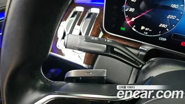 Mercedes-Benz S-Class 2021 — Photo 13/32