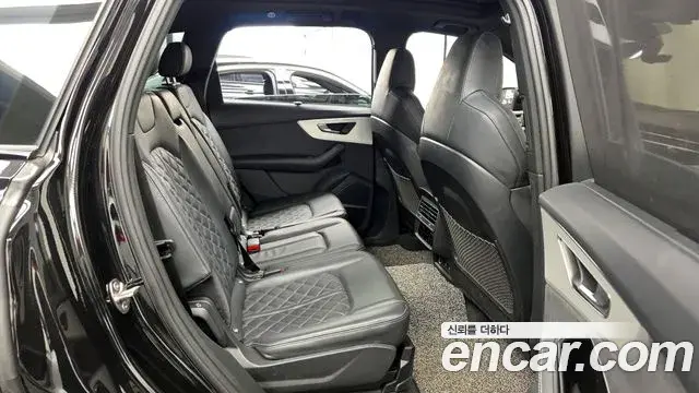 Audi Q7 2023 — Şəkil 13/20