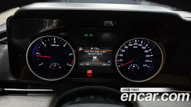 Kia Carnival 2022 — Фото 8/20