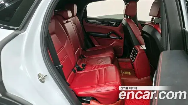 Porsche Cayenne 2021 — Şəkil 22/34