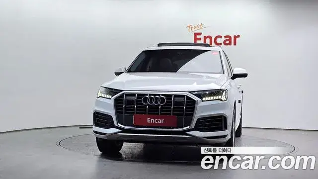 Audi Q7 2020 — ფოტო 7/32