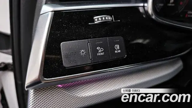 Audi Q7 2020 — ფოტო 9/32