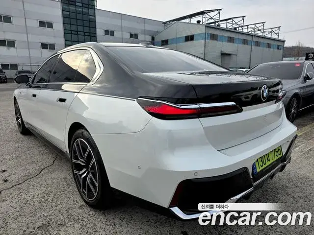 BMW 7 Series 2023 — Photo 13/20