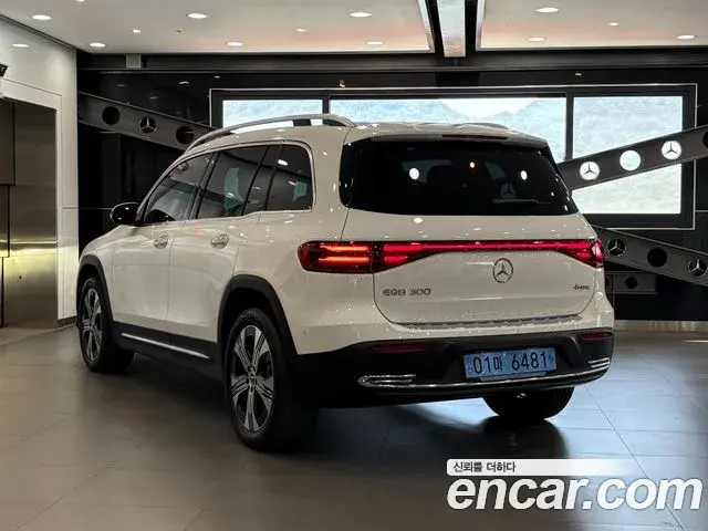 Mercedes-Benz EQB 2025 — Photo 10/19