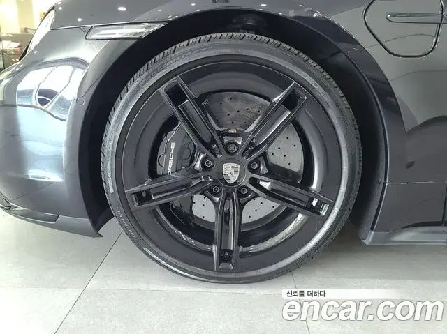 Porsche Taycan 2025 — Photo 6/20