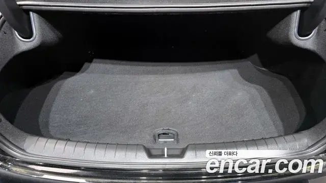 Hyundai Grandeur Hybrid 2023 — Photo 13/36