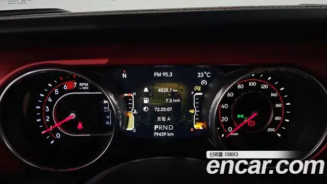 Jeep Wrangler 2018 — ფოტო 29/34