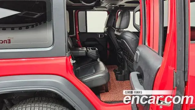 Jeep Wrangler 2018 — ფოტო 14/34