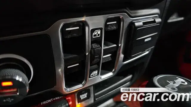 Jeep Wrangler 2018 — ფოტო 12/34