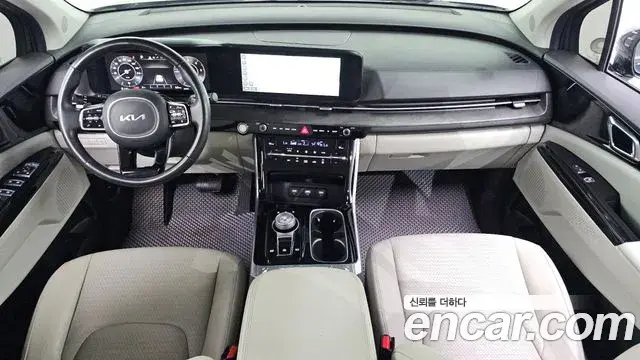 Kia Carnival 2021 — ფოტო 28/31