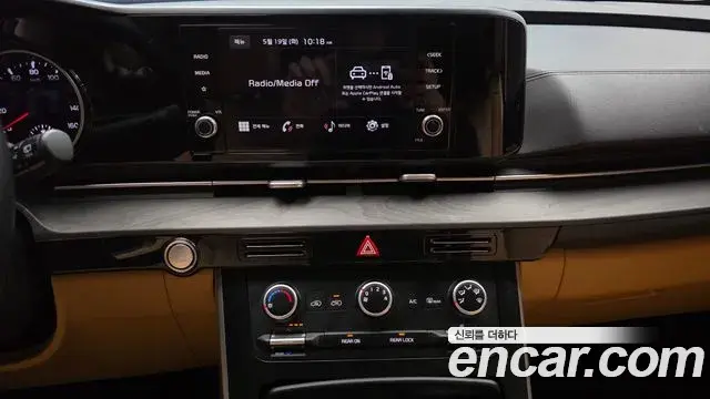 Kia Carnival 2023 — Photo 17/20