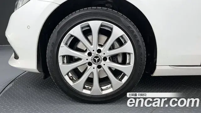 Mercedes-Benz E-Class 2019 — Şəkil 22/33