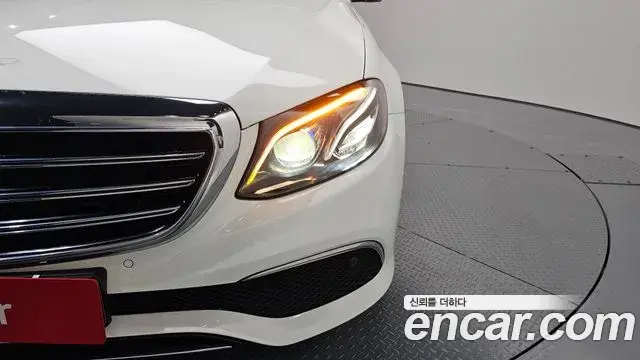Mercedes-Benz E-Class 2019 — Şəkil 19/33