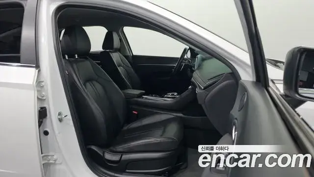 Hyundai Sonata Hybrid 2022 — Şəkil 17/29