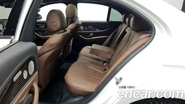 Mercedes-Benz E-Class 2022 — Фото 11/20