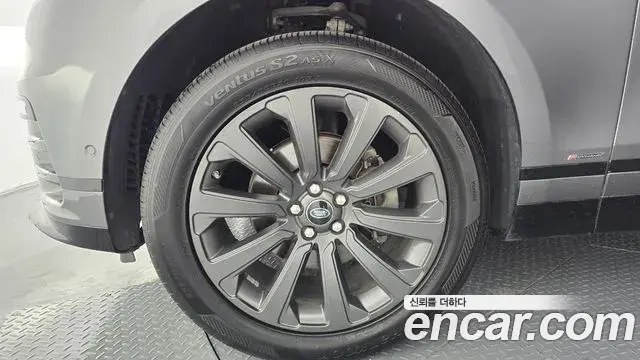 Land Rover Range Rover Velar 2018 — Şəkil 12/31